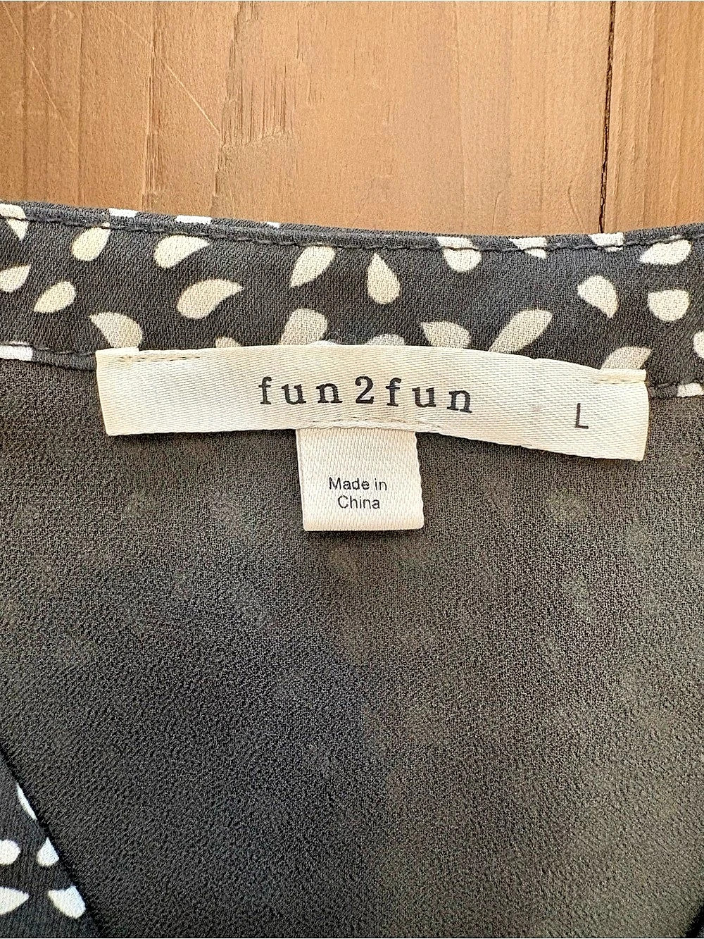 fun2fun Black White Polka Dot V-Neck Sleeveless Blouse Size L Like New - Picture 4 of 6